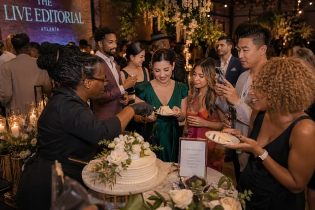 Featured cake moment at the reception